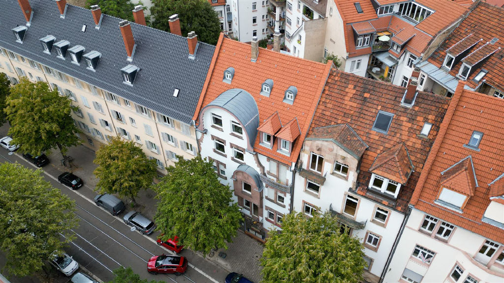 Attraktive 4 Zimmer-Eigentumswohnung mit Balkon am Danteplatz!